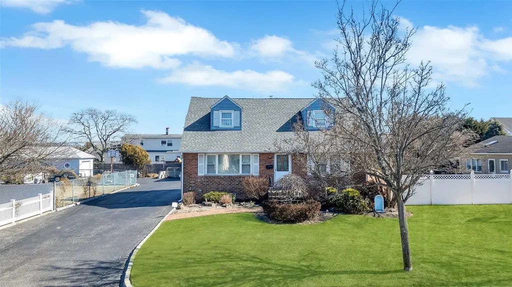 710 South Broadway Lindenhurst NY 11757