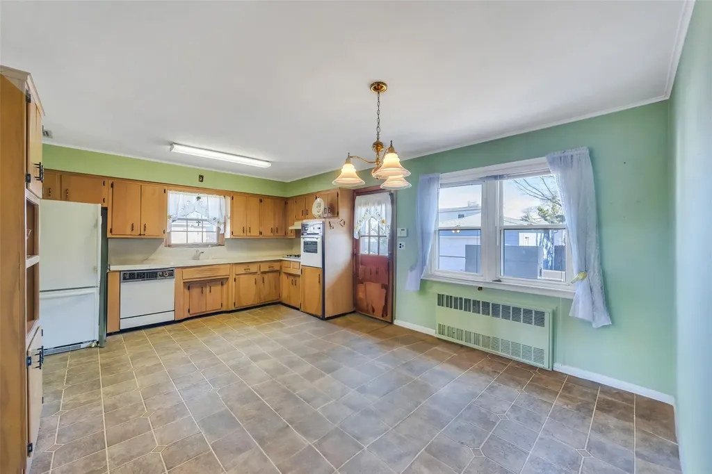 710 South Broadway Lindenhurst NY 11757
