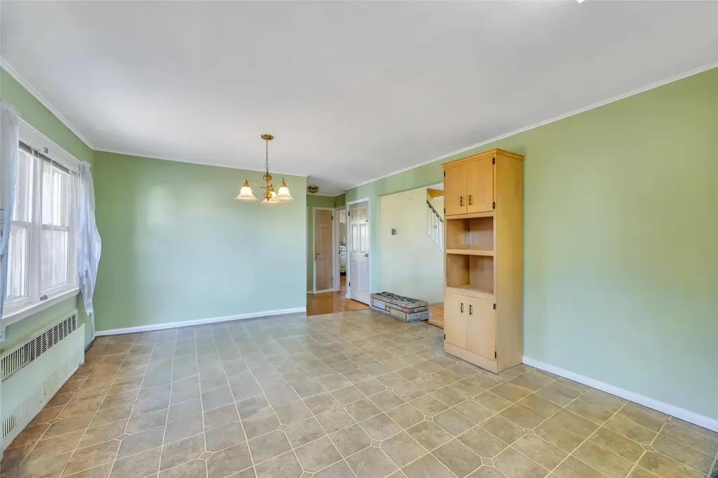 710 South Broadway Lindenhurst NY 11757