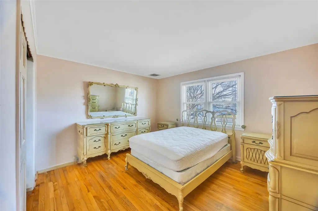710 South Broadway Lindenhurst NY 11757