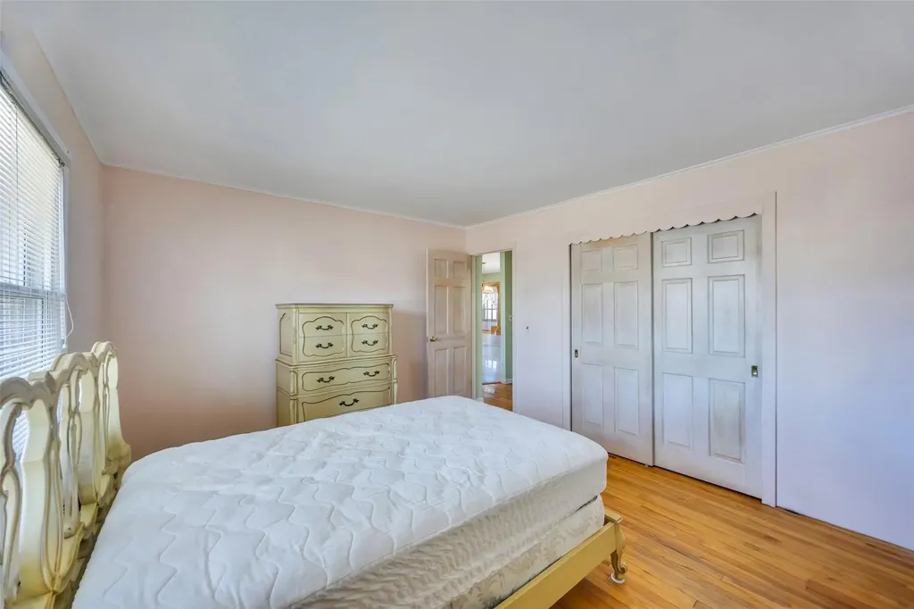 710 South Broadway Lindenhurst NY 11757