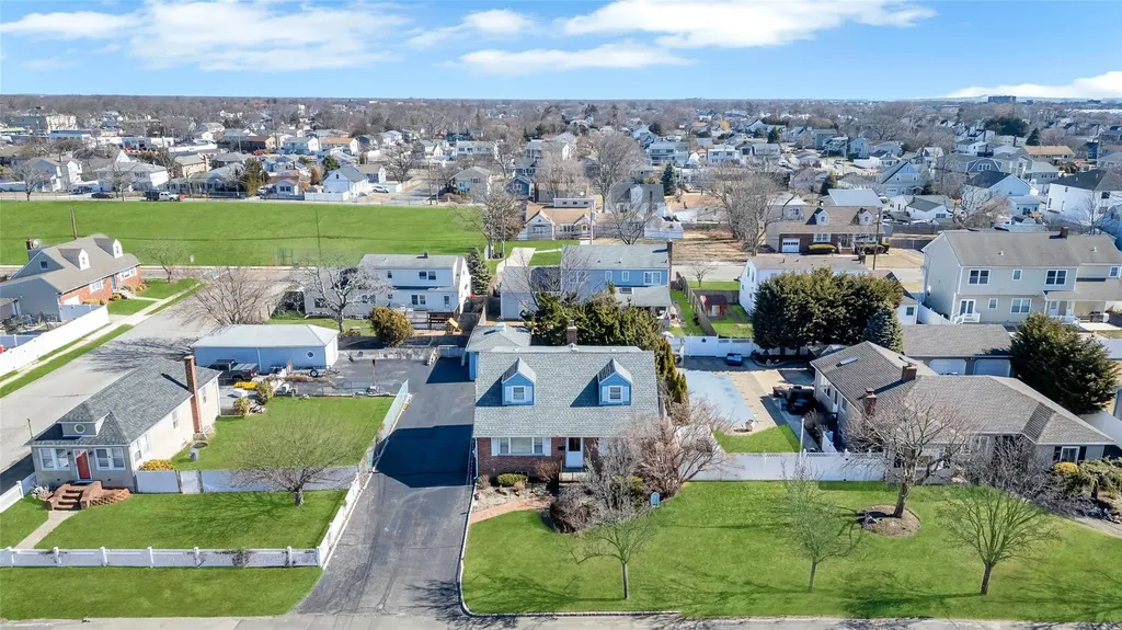 710 South Broadway Lindenhurst NY 11757