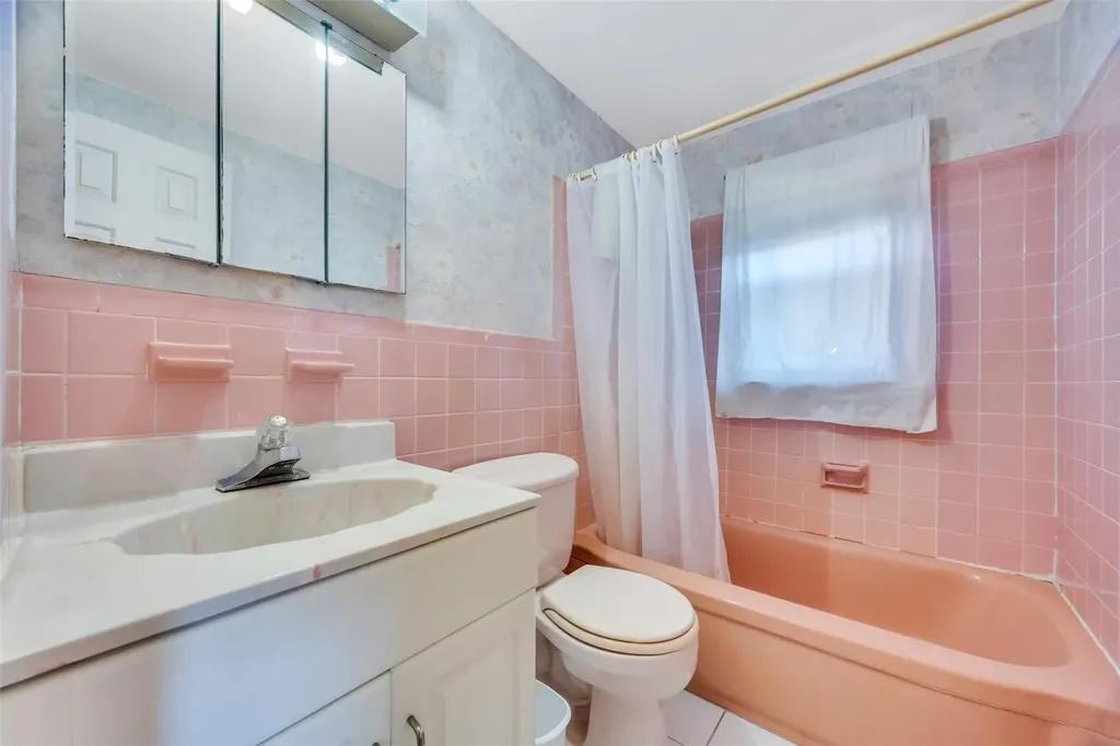 710 South Broadway Lindenhurst NY 11757