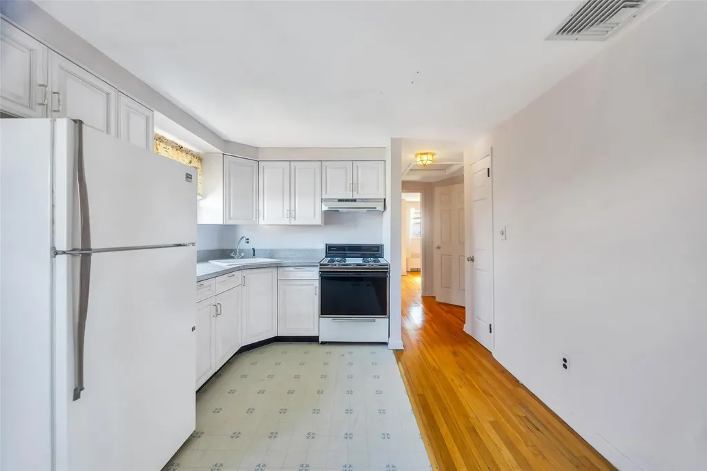 710 South Broadway Lindenhurst NY 11757