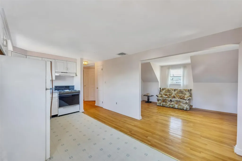 710 South Broadway Lindenhurst NY 11757