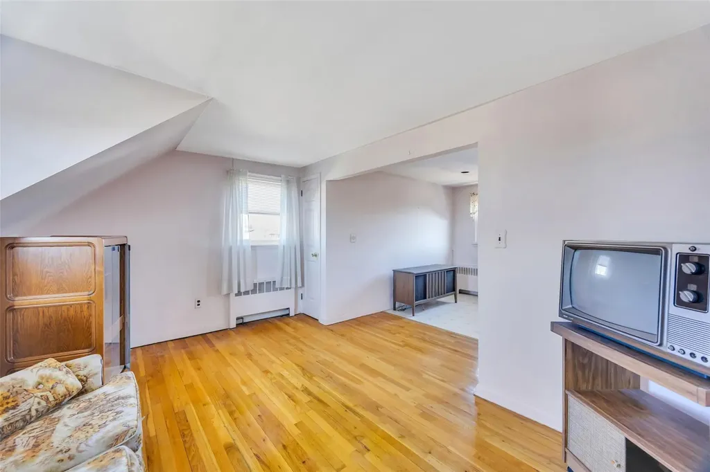 710 South Broadway Lindenhurst NY 11757