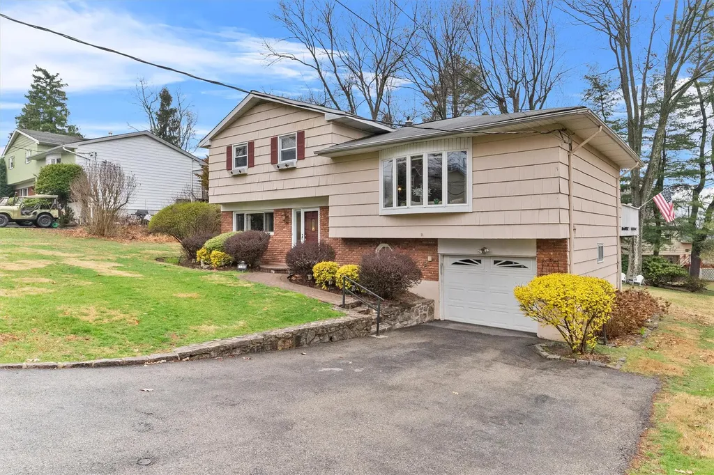 130 Parkview Road Elmsford NY 10523