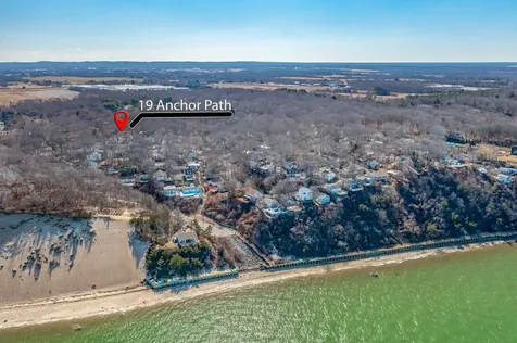 19 Anchor Path Baiting Hollow NY 11933