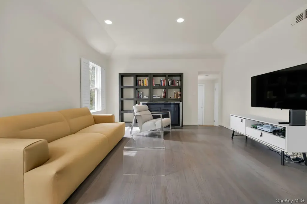 26 Lakeside Lane Westhampton NY 11977