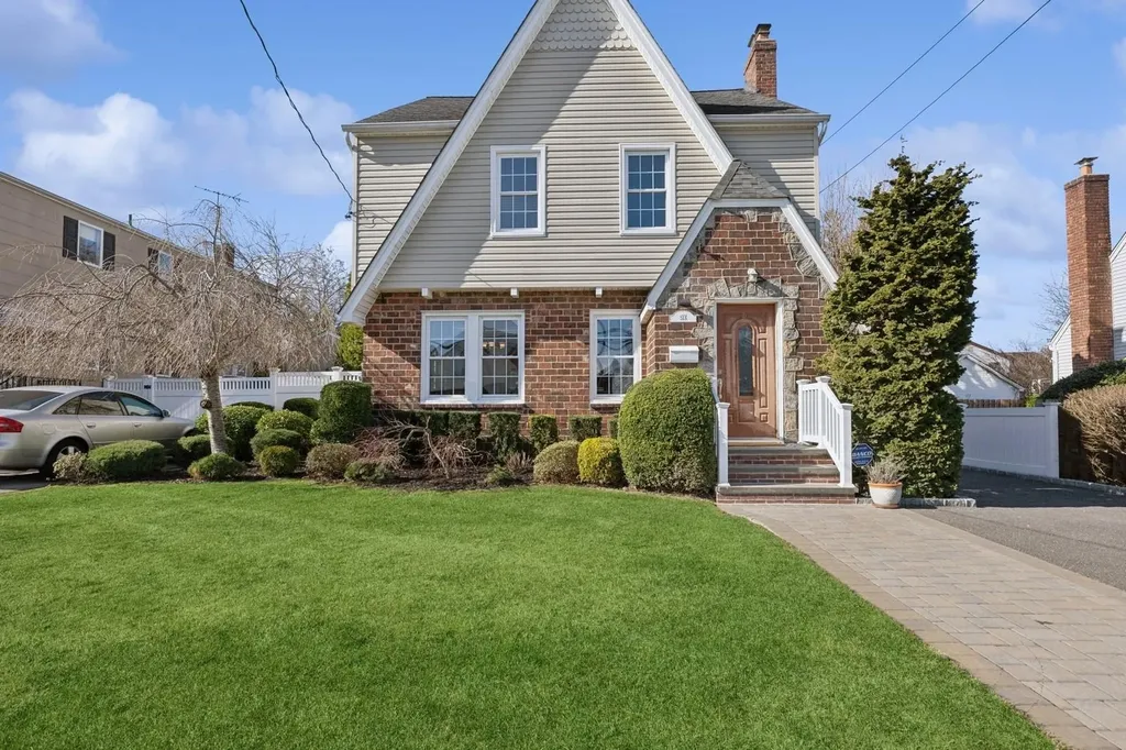 6 Linden Avenue Lynbrook NY 11563