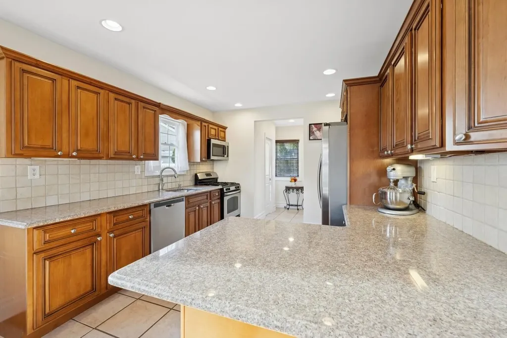 6 Linden Avenue Lynbrook NY 11563
