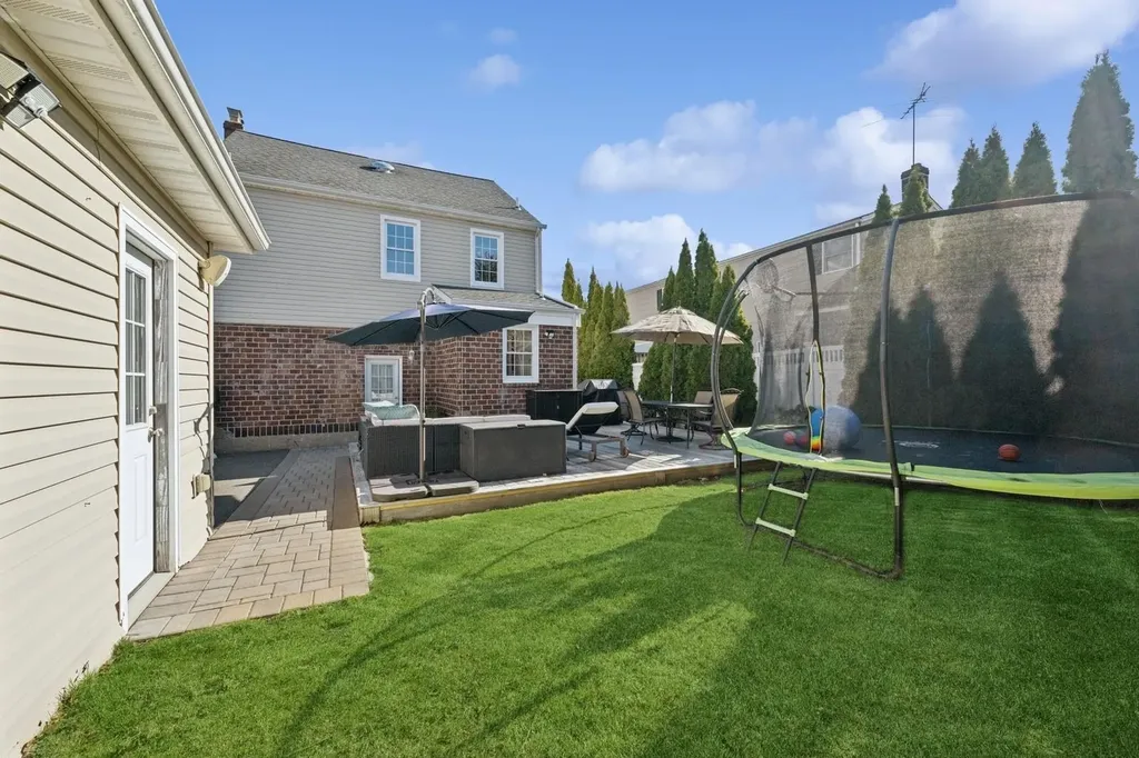 6 Linden Avenue Lynbrook NY 11563