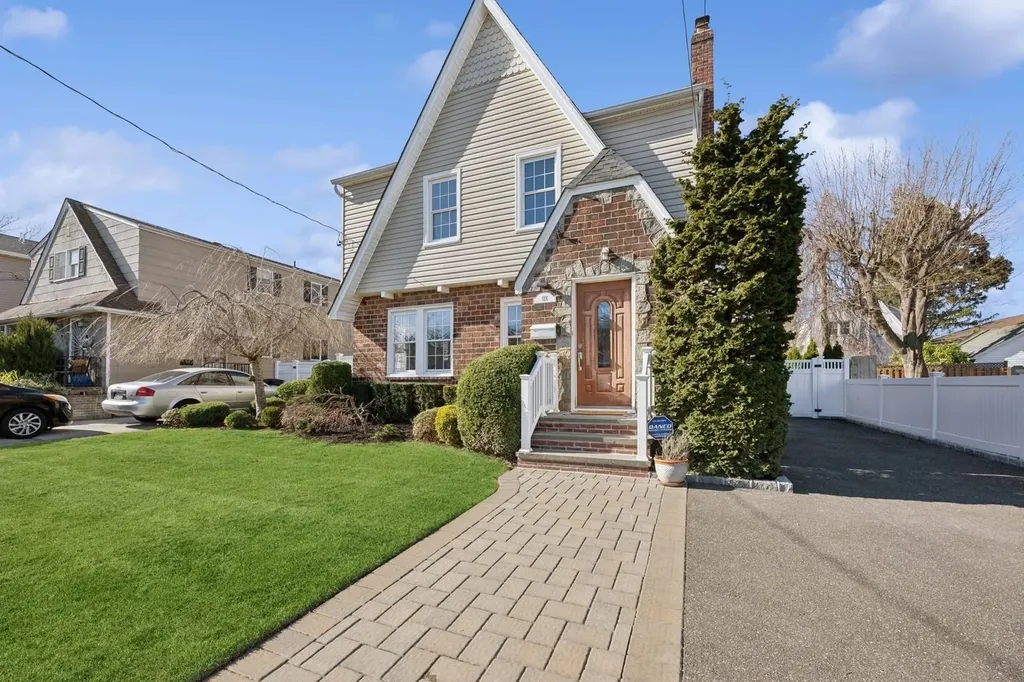 6 Linden Avenue Lynbrook NY 11563