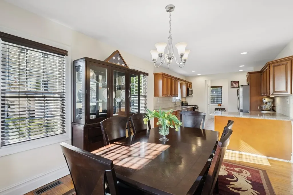 6 Linden Avenue Lynbrook NY 11563