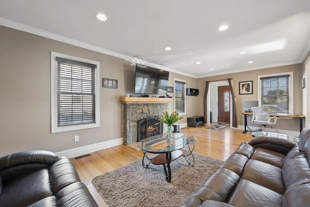 6 Linden Avenue Lynbrook NY 11563
