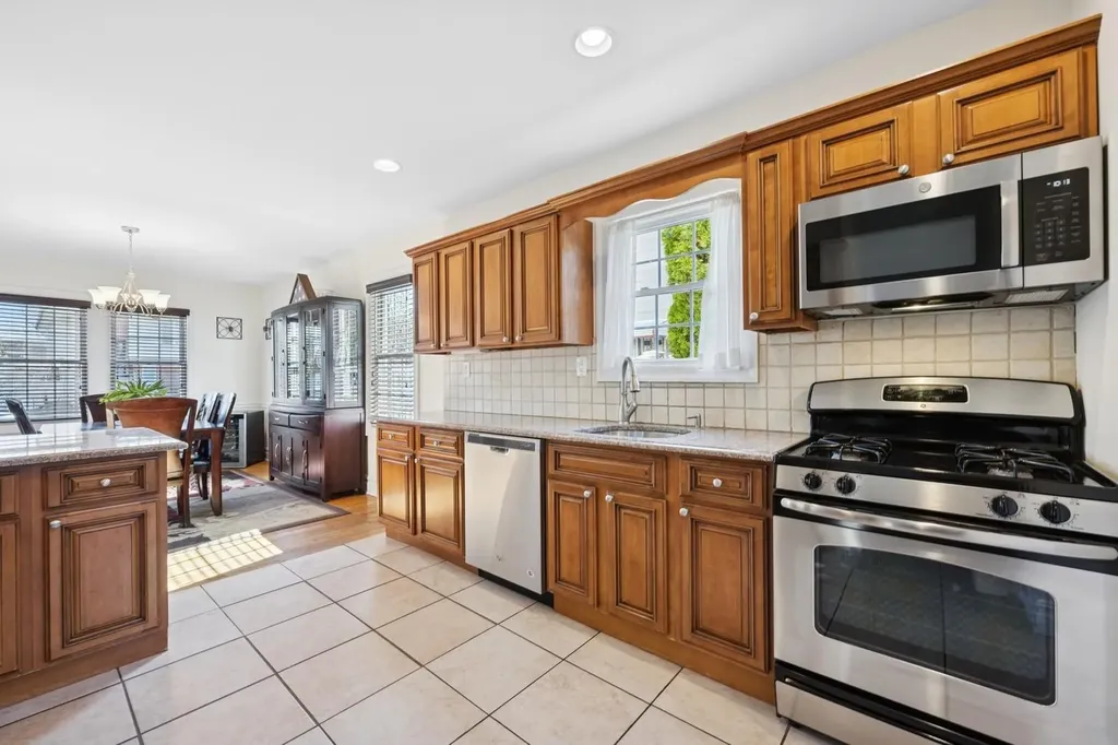 6 Linden Avenue Lynbrook NY 11563