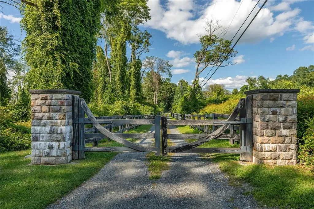 92 Sutton Road Millbrook NY 12545