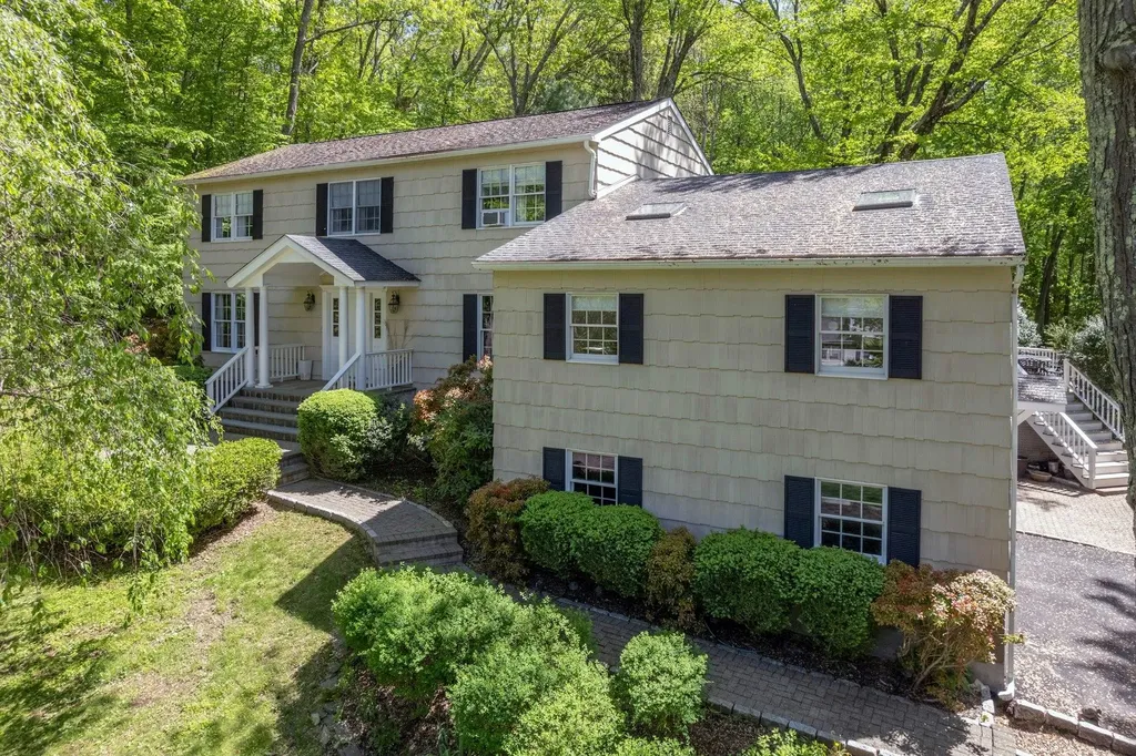 71 Brett Lane Bedford NY 10506
