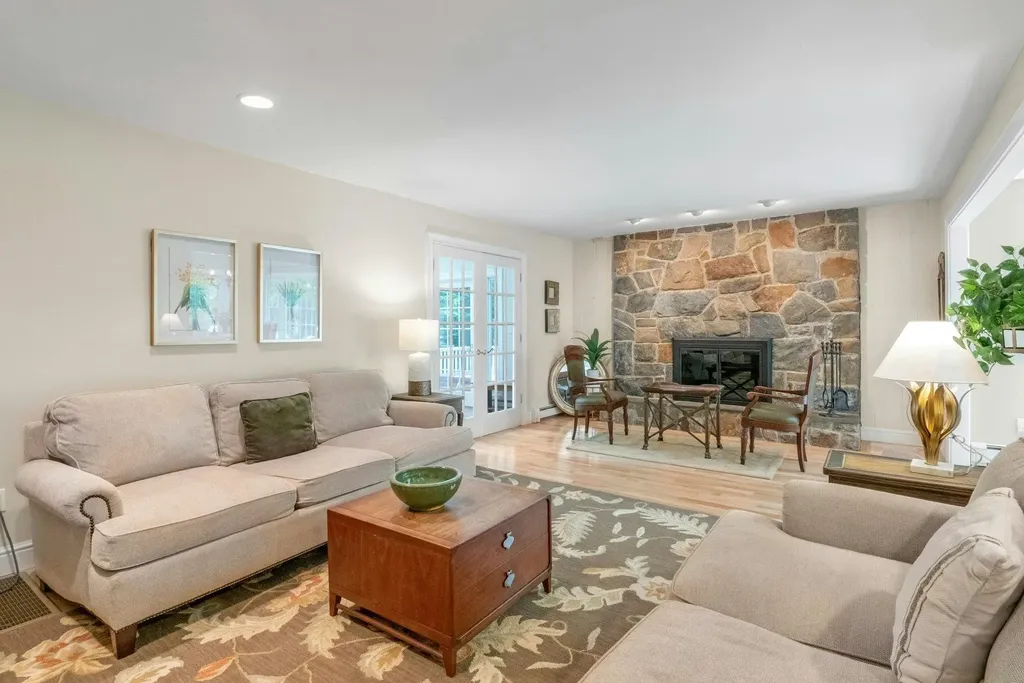 71 Brett Lane Bedford NY 10506