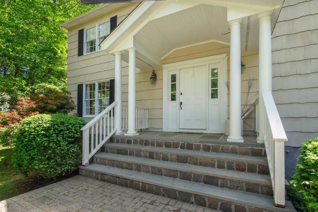 71 Brett Lane Bedford NY 10506