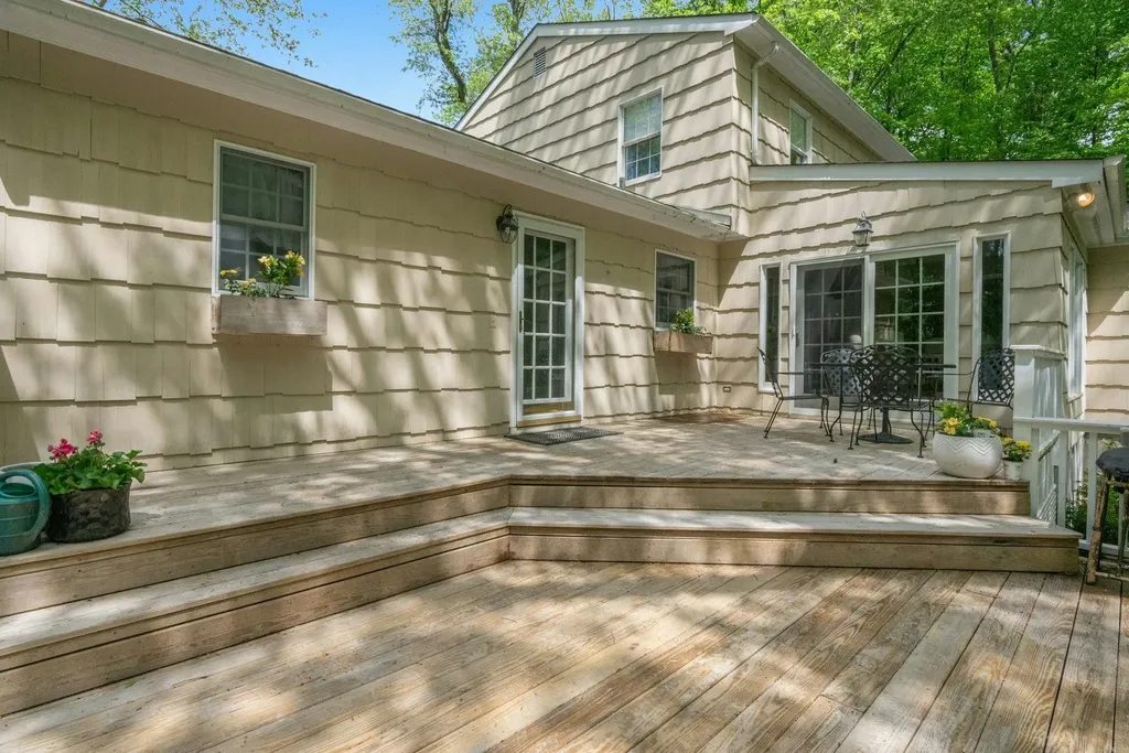 71 Brett Lane Bedford NY 10506