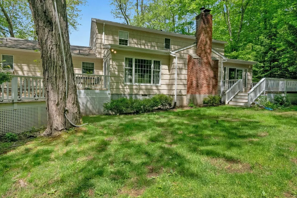 71 Brett Lane Bedford NY 10506