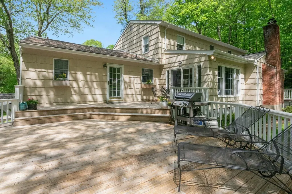 71 Brett Lane Bedford NY 10506