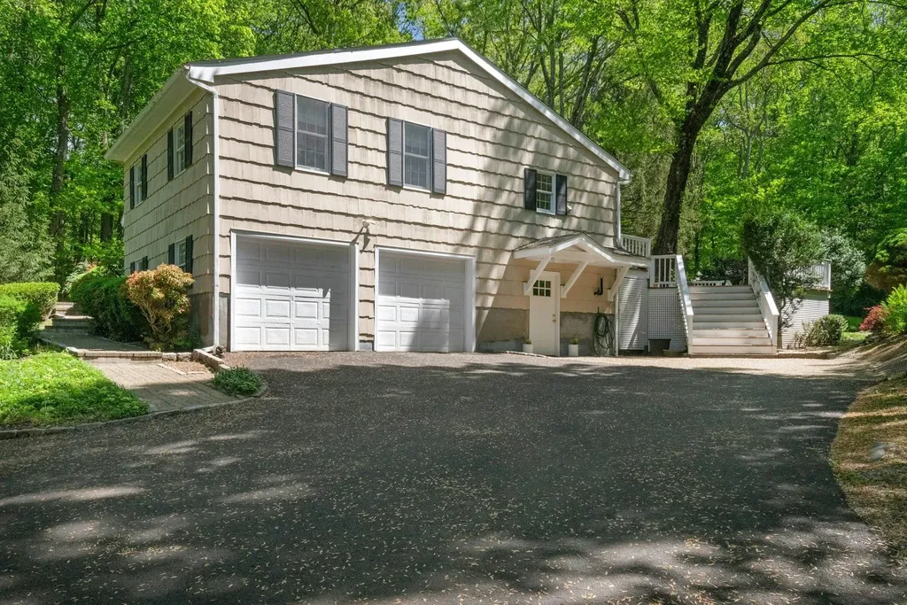 71 Brett Lane Bedford NY 10506