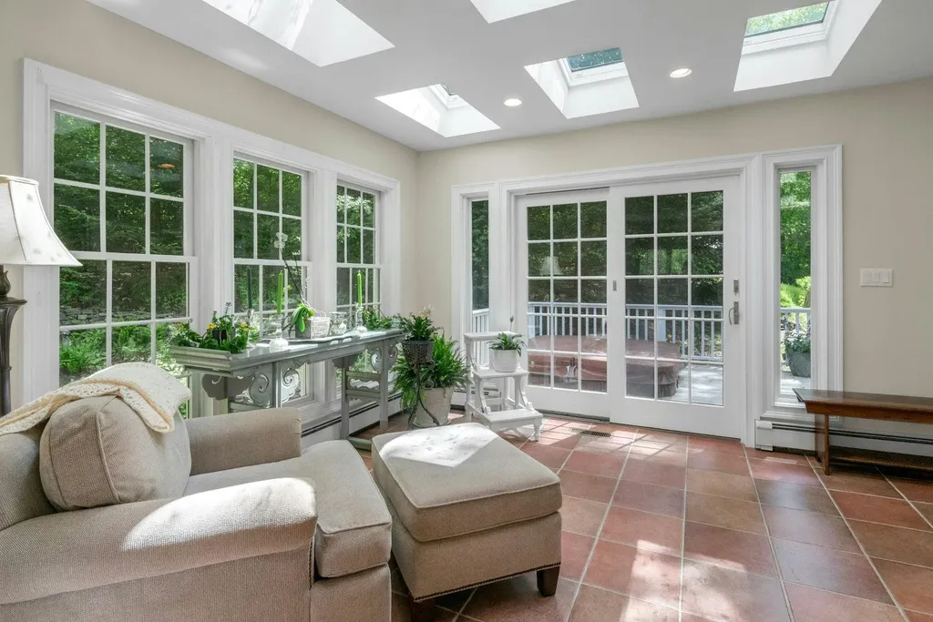 71 Brett Lane Bedford NY 10506