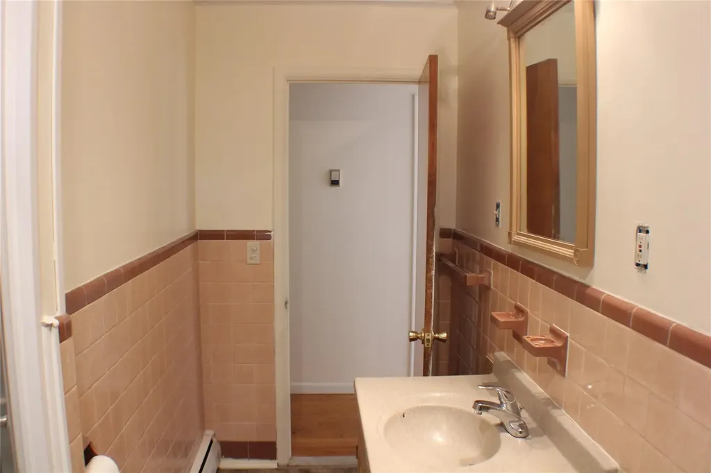 8 Norah Lane Hyde Park NY 12538