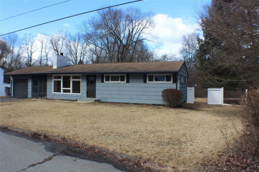 8 Norah Lane Hyde Park NY 12538