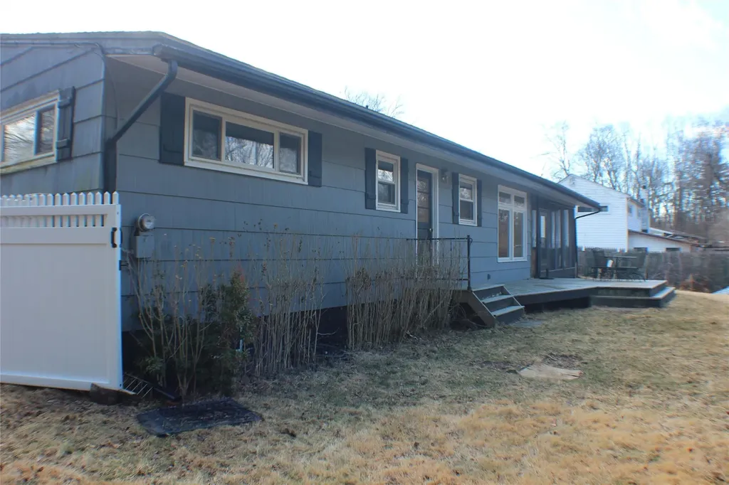 8 Norah Lane Hyde Park NY 12538