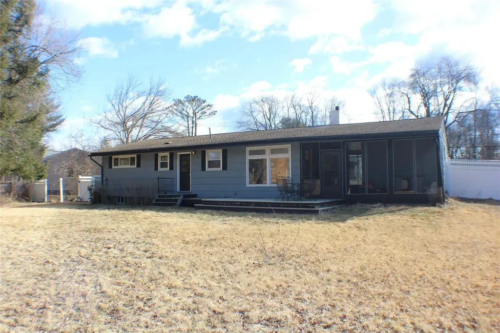 8 Norah Lane Hyde Park NY 12538