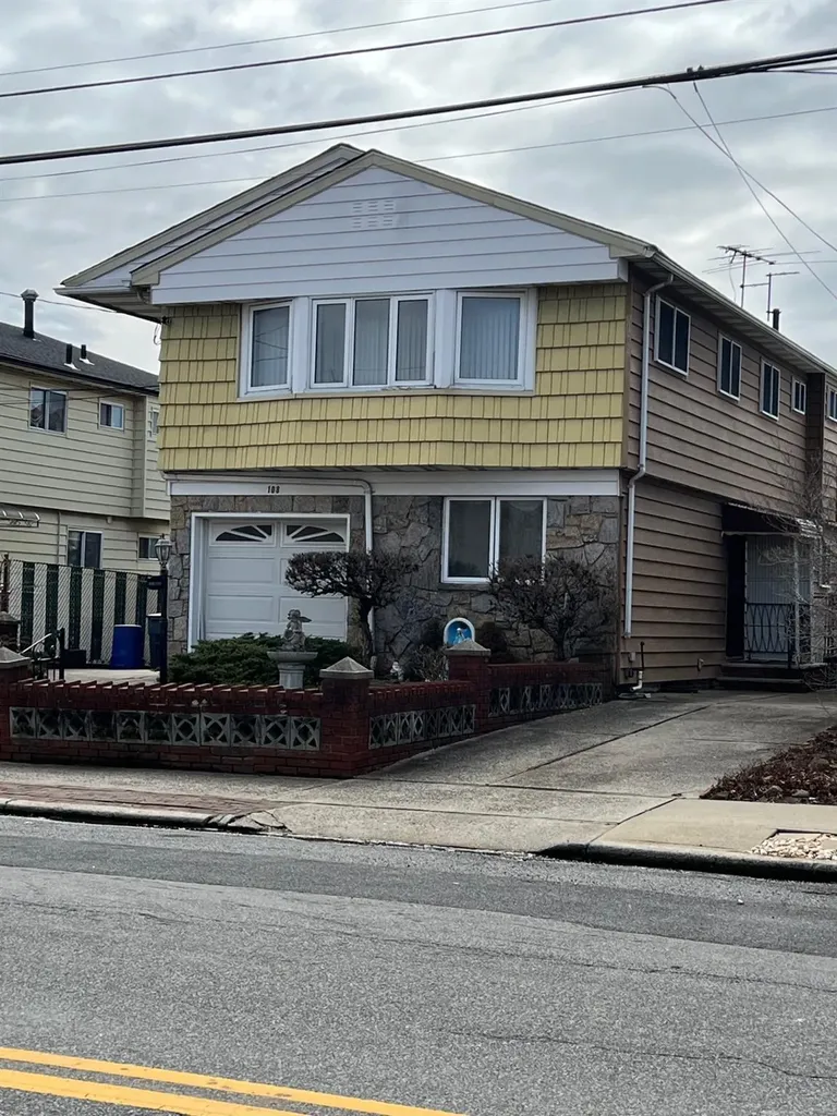 108 Slater Boulevard Staten Island NY 10305