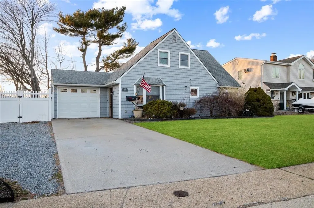 15 Elm Drive W Levittown NY 11756