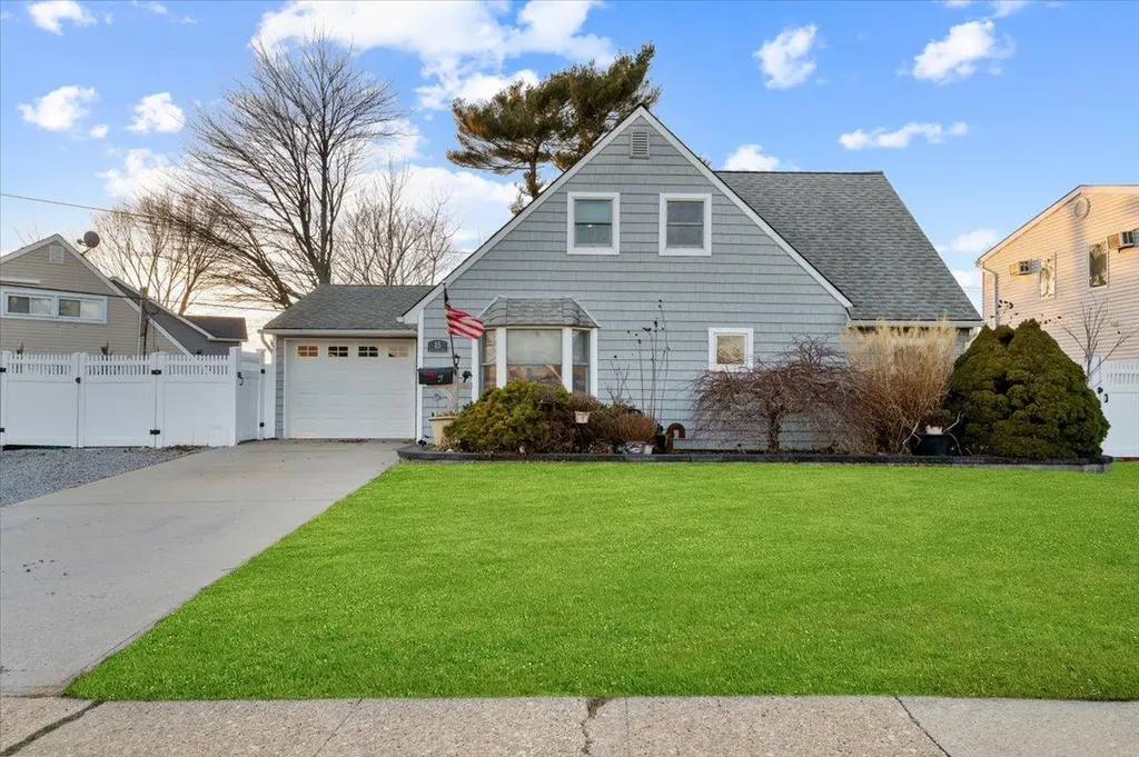 15 Elm Drive W Levittown NY 11756
