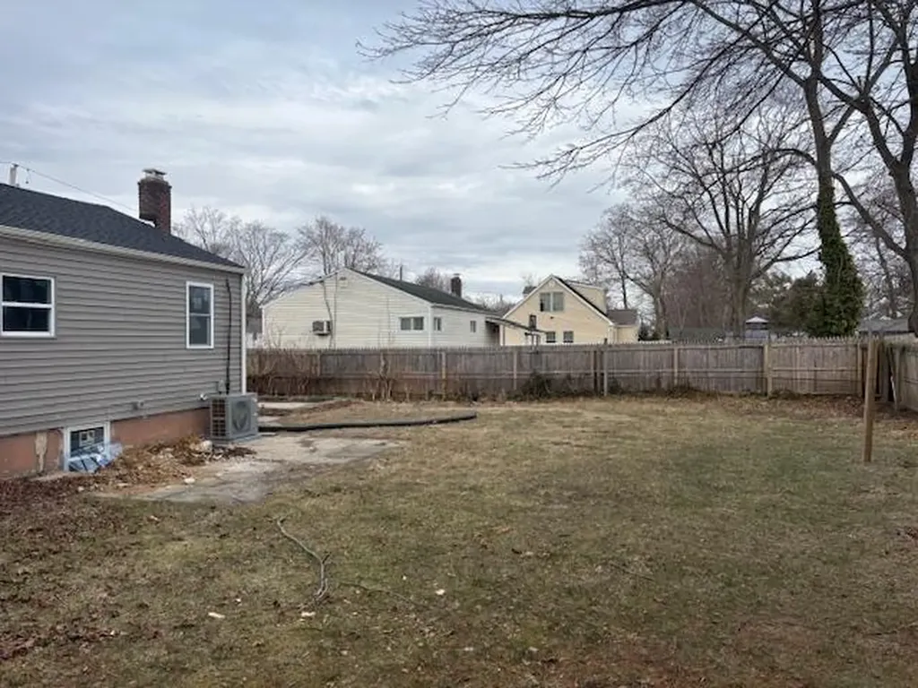 10 E Sycamore Street Central Islip NY 11722