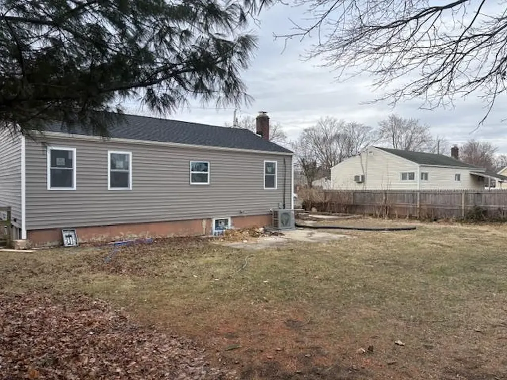 10 E Sycamore Street Central Islip NY 11722