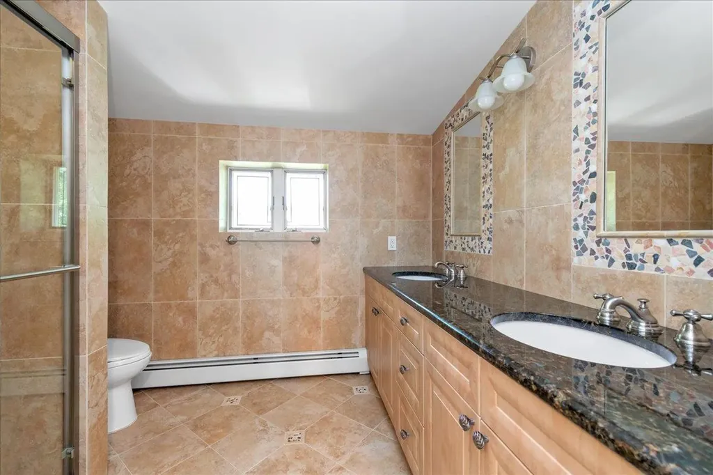 7 Fieldstone Lane Great Neck NY 11020