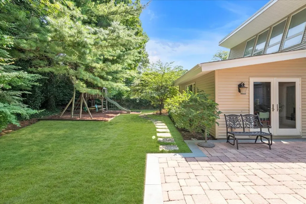 7 Fieldstone Lane Great Neck NY 11020