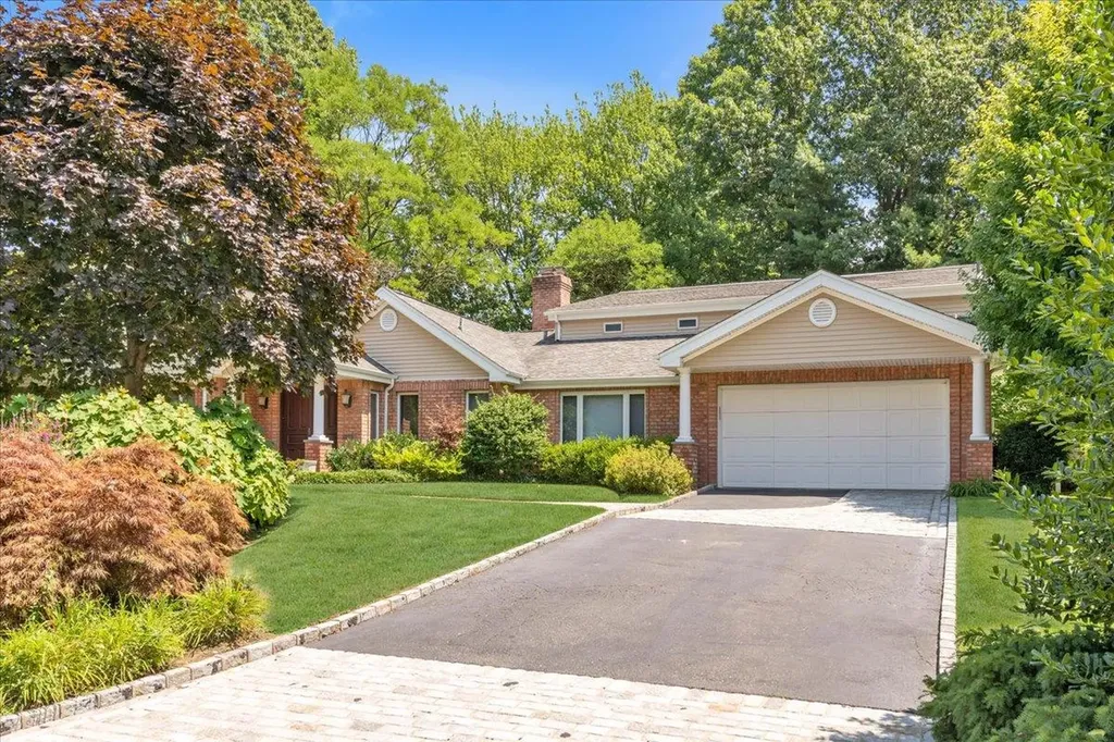 7 Fieldstone Lane Great Neck NY 11020