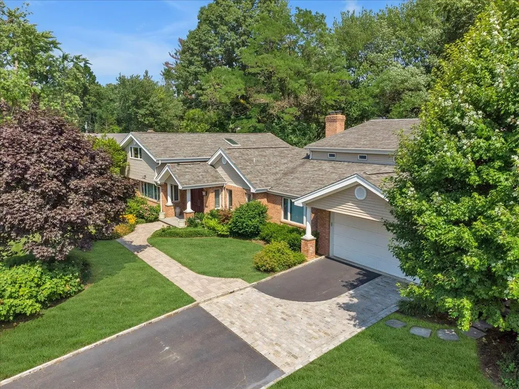 7 Fieldstone Lane Great Neck NY 11020