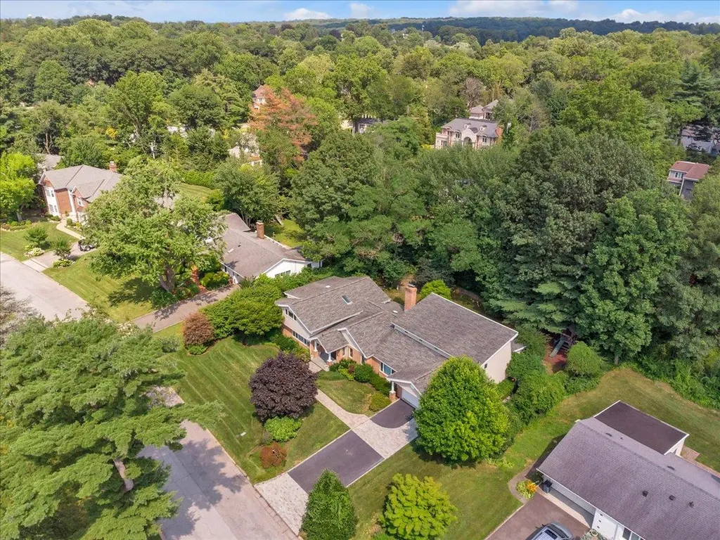 7 Fieldstone Lane Great Neck NY 11020