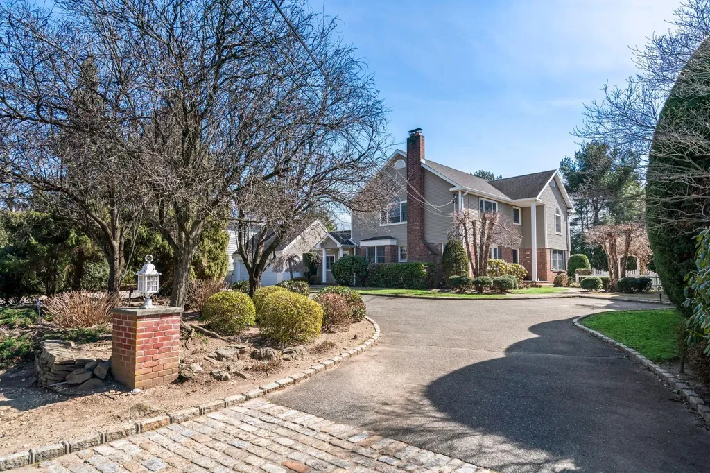 2 Pine Road Syosset NY 11791