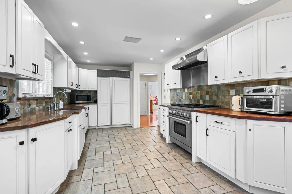 2 Pine Road Syosset NY 11791