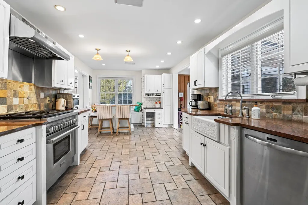 2 Pine Road Syosset NY 11791