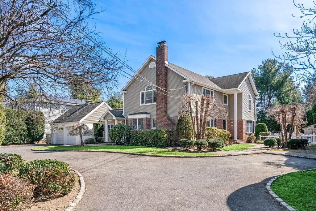2 Pine Road Syosset NY 11791