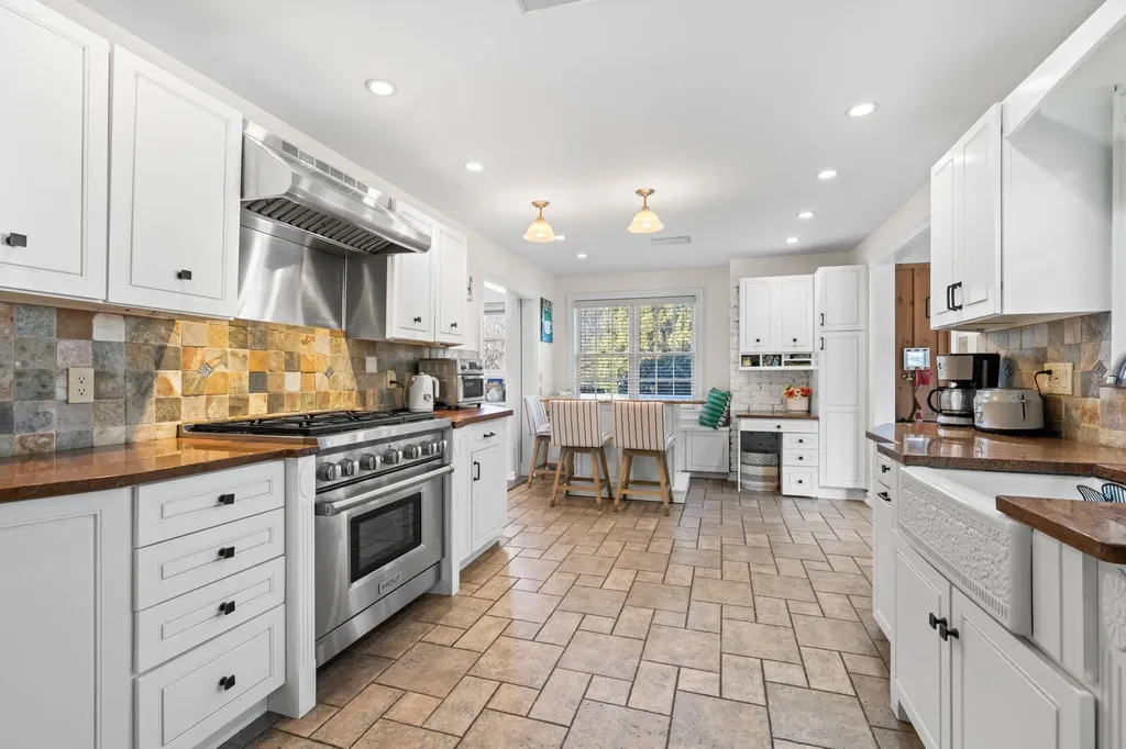 2 Pine Road Syosset NY 11791
