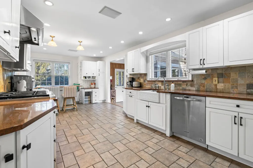 2 Pine Road Syosset NY 11791