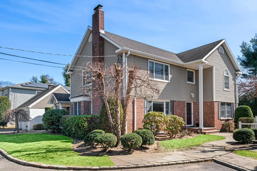 2 Pine Road Syosset NY 11791